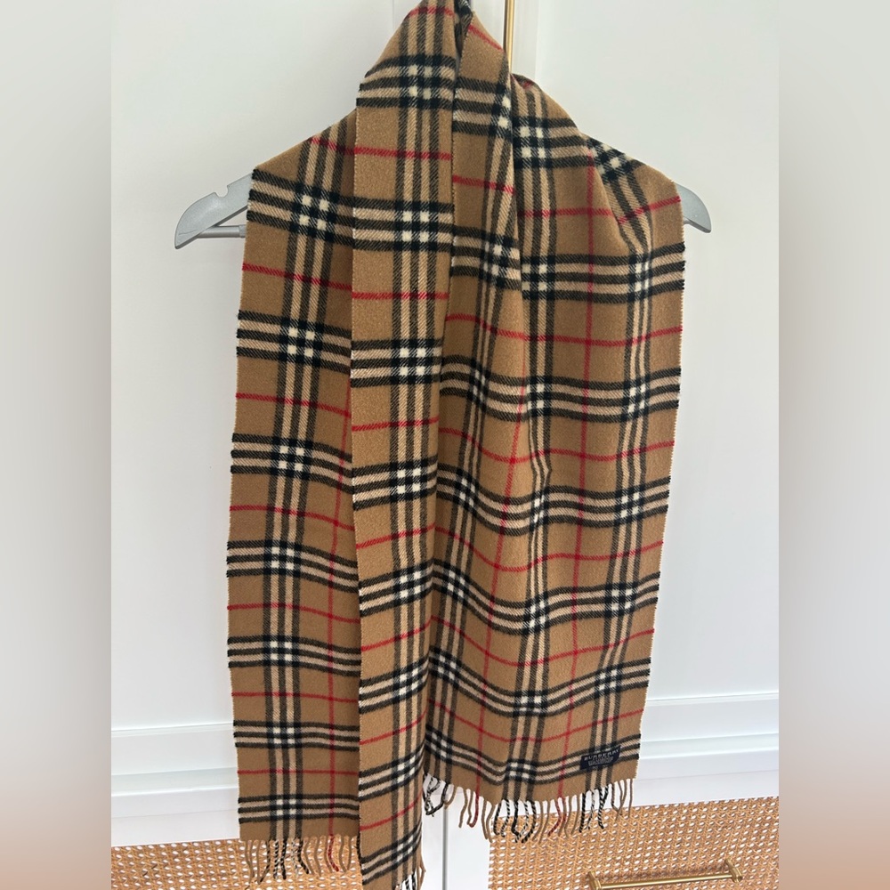Burberry 100% Lambswool Scarf